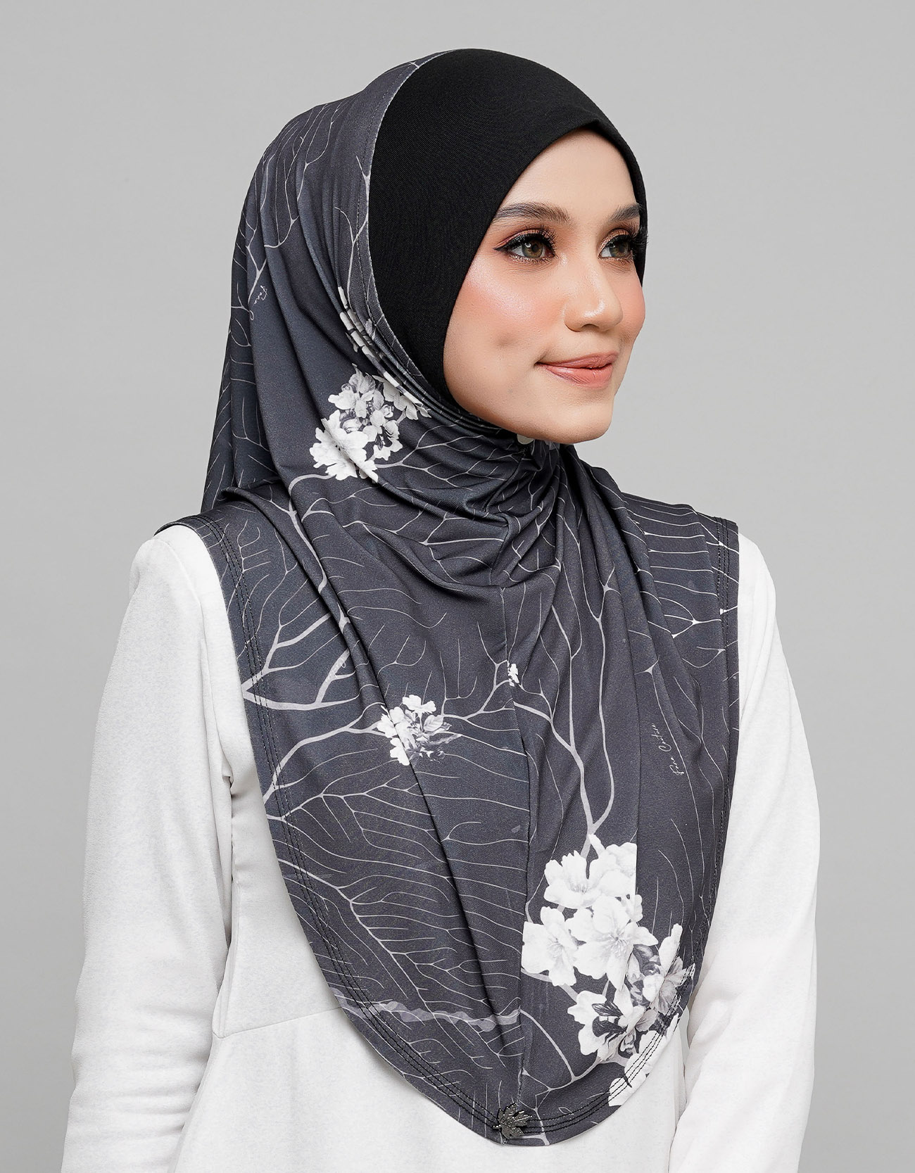 Express Hijab Damia Signature 03 - Black Edition&w=300&zc=1