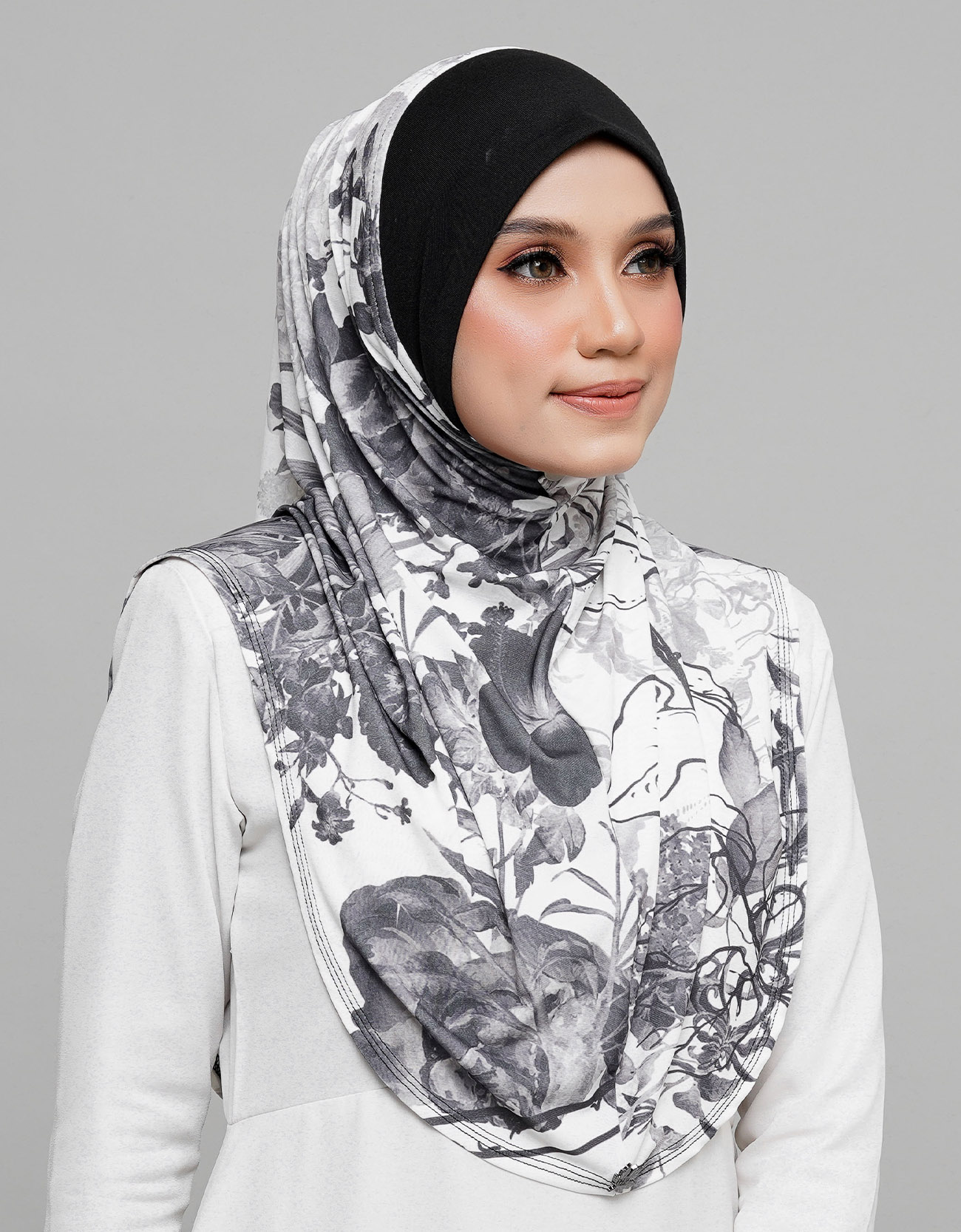 Express Hijab Damia Signature 05 - Black Edition&w=300&zc=1