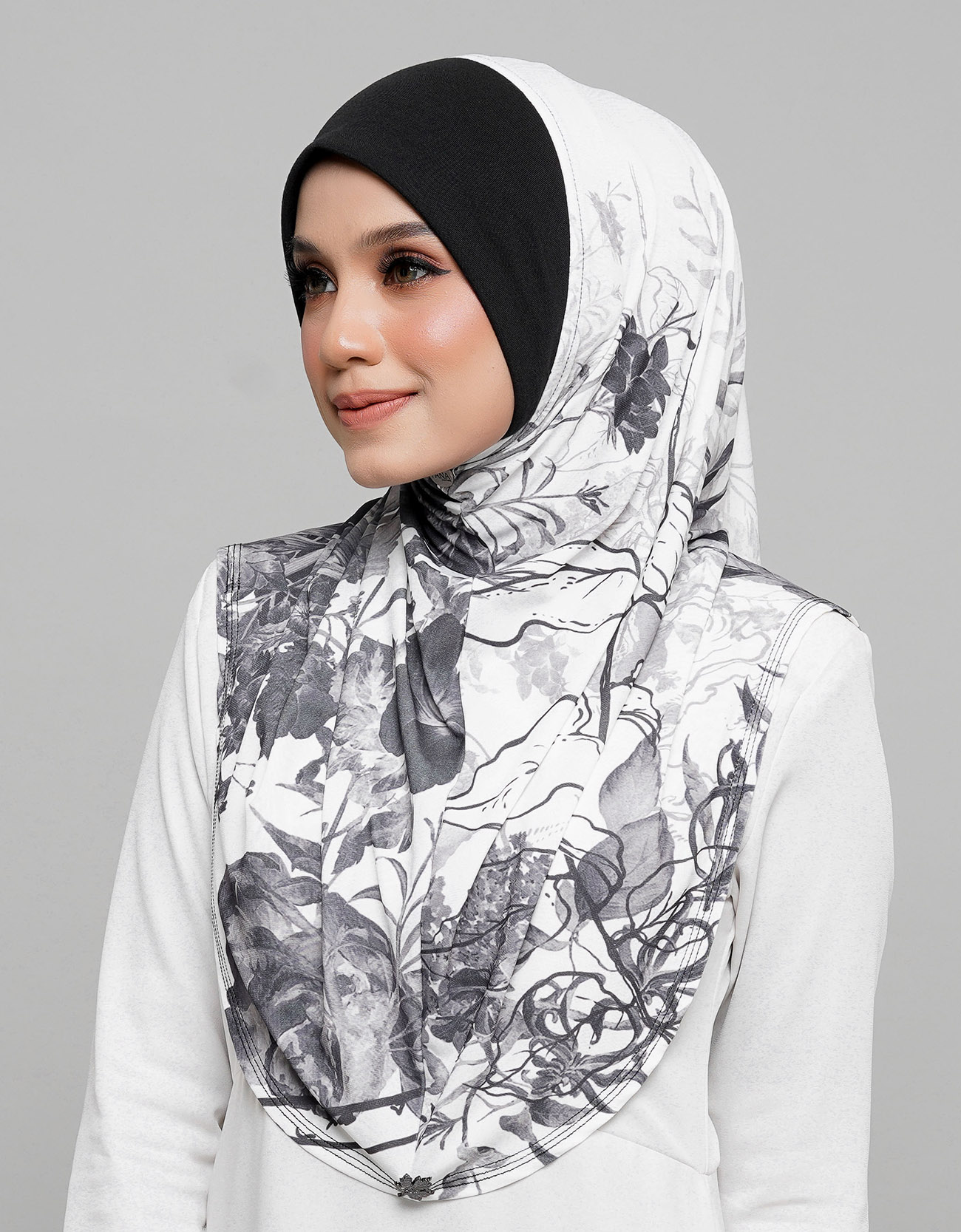 Express Hijab Damia Signature 05 - Black Edition