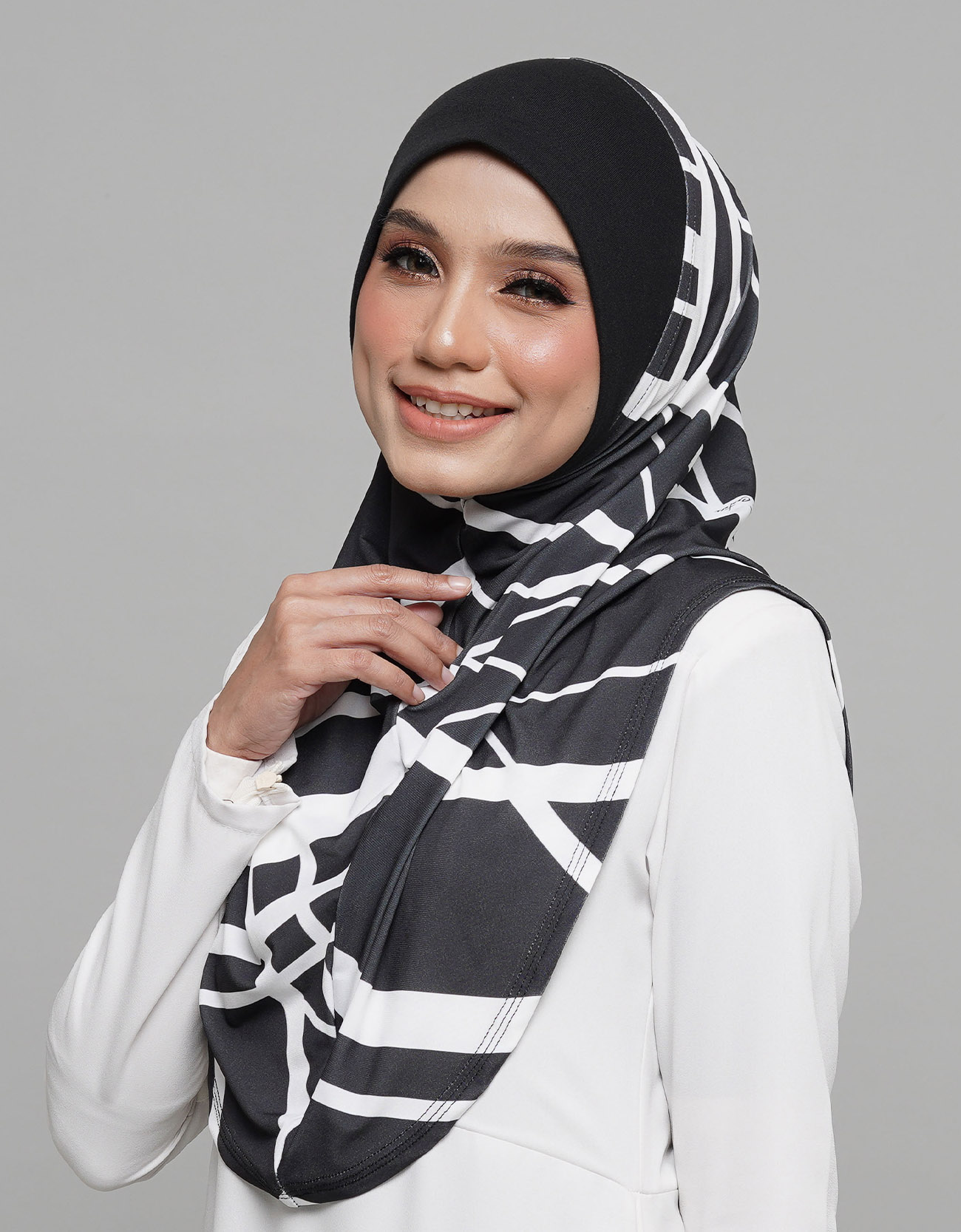 Express Hijab Damia Signature 06 - Black Edition&w=300&zc=1