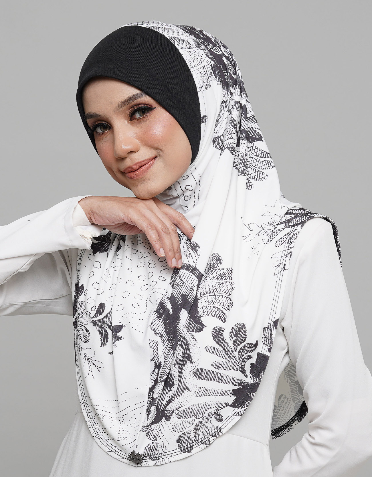 Express Hijab Damia Signature 07 - Black Edition
