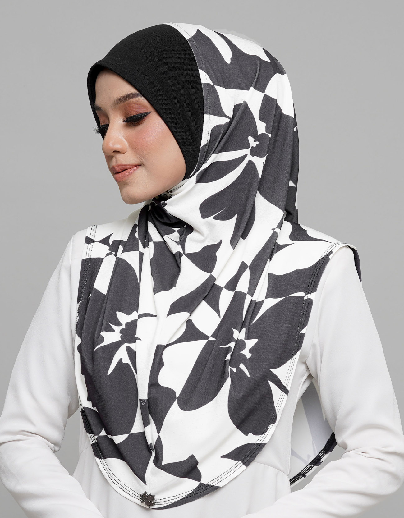 Express Hijab Damia Signature 12 - Black Edition&w=300&zc=1