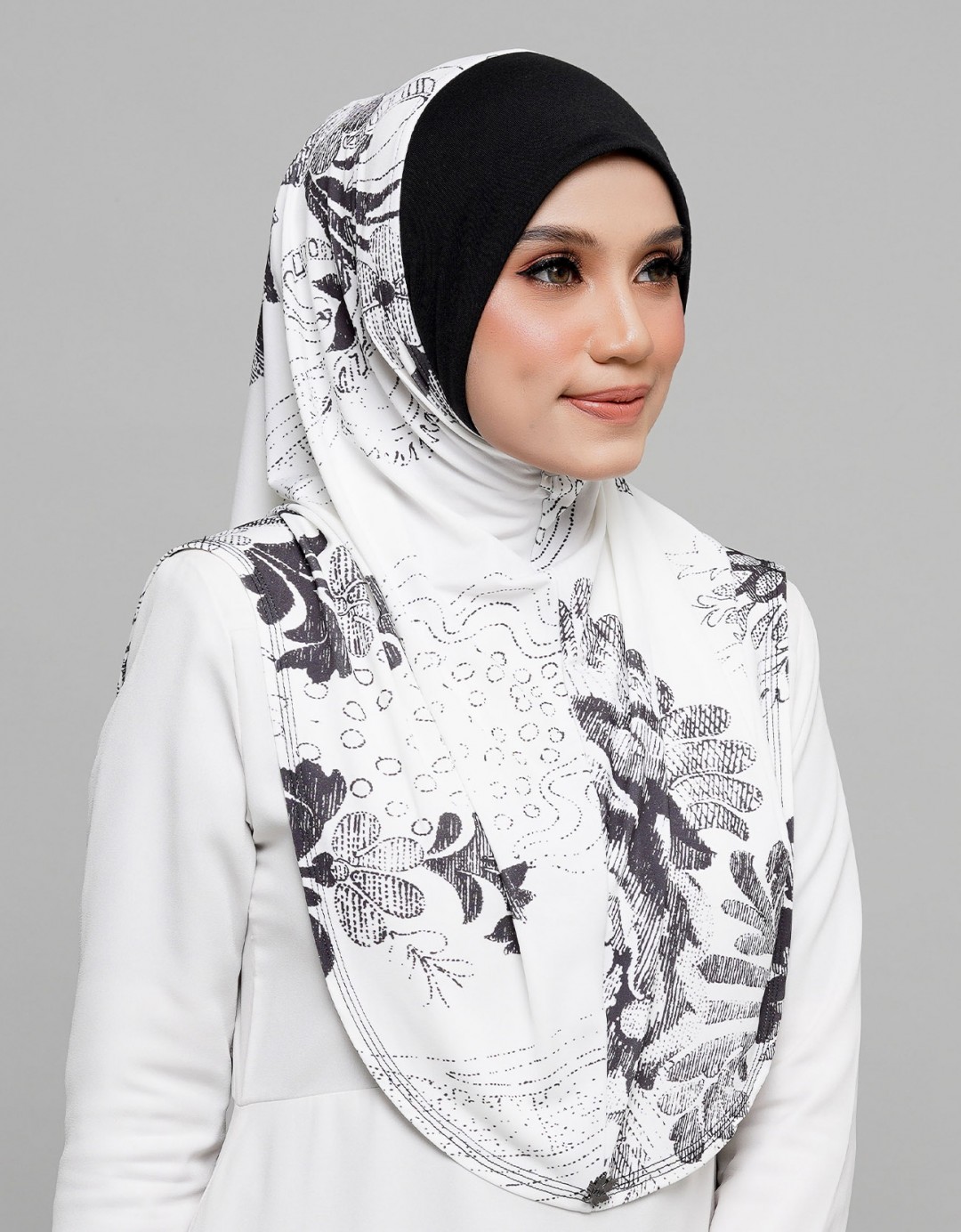 Express Hijab Damia Signature 07 - Black Edition